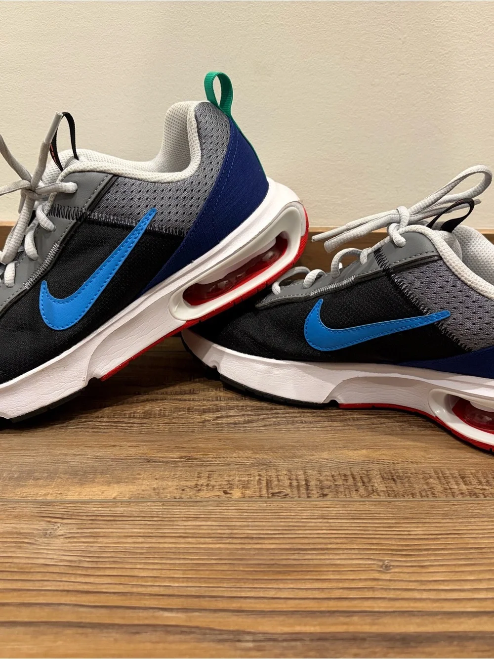 Nike 7Y‎ Or Mens 7 or Women’s 8.5 Air Max INTRLK Lite Blue Black Red Sneaker EUC